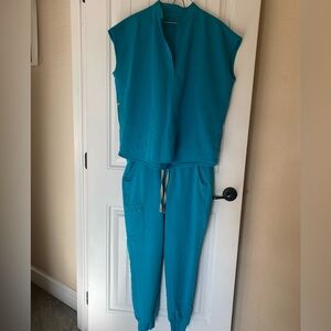 Teal Figs brand scrub set